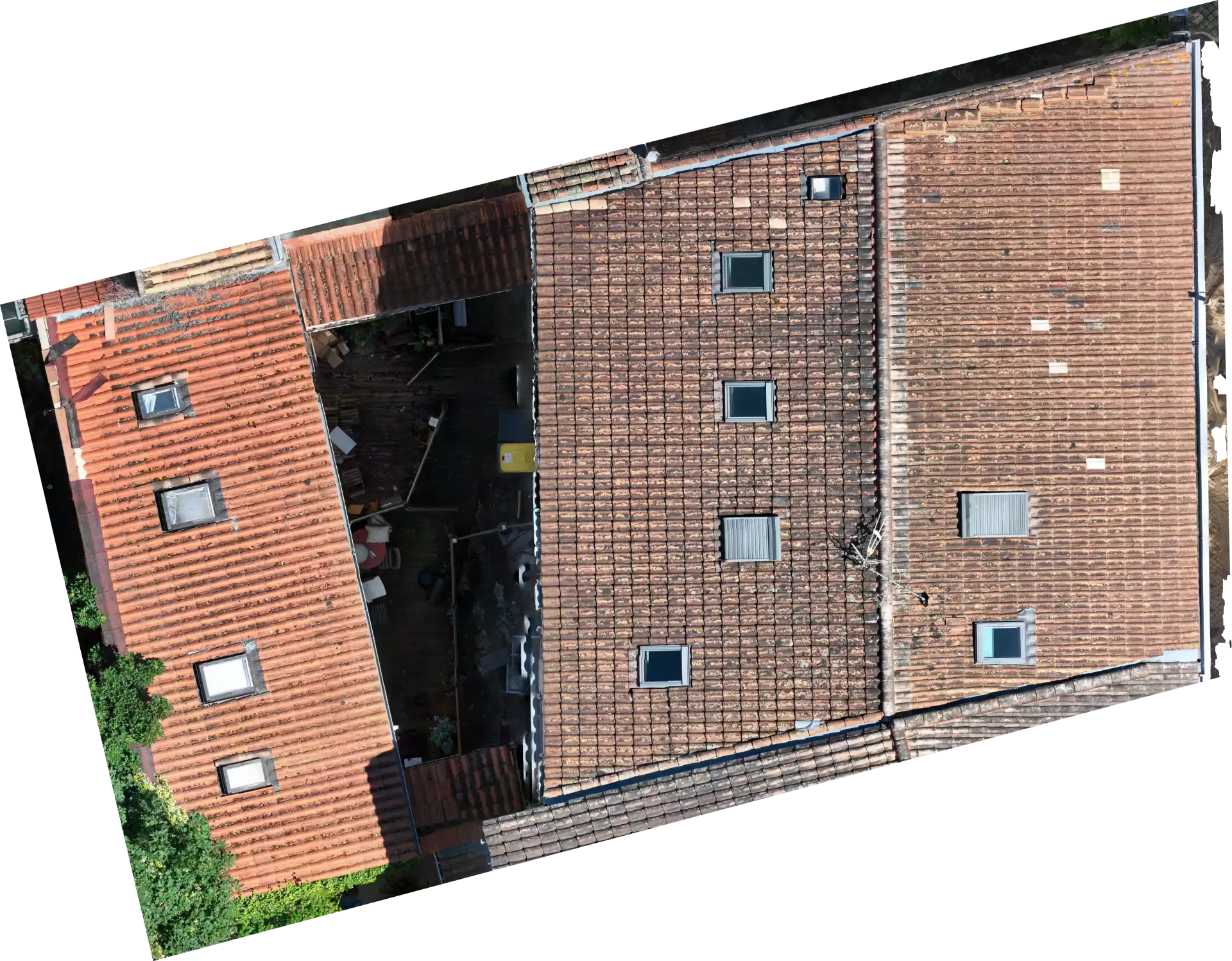 Orthophoto par drone de la toiture d’un ensemble d’immeubles en copropriété à Bordeaux centre